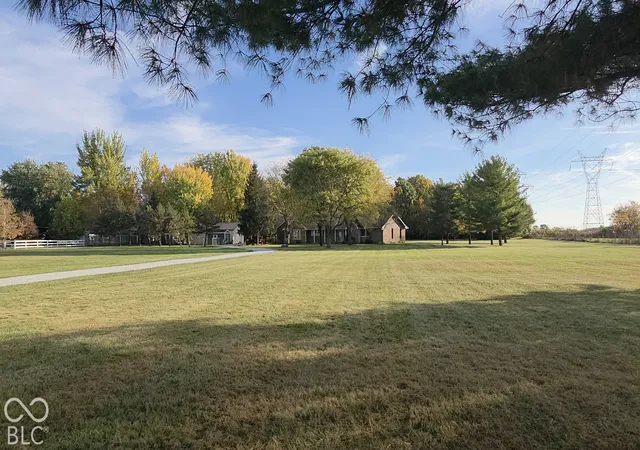 Photo 3 of Single family home for sale at 1207 W 500 South, Anderson, IN 46013 | MLS# 22133490 | Listing updated on 2026-10-27