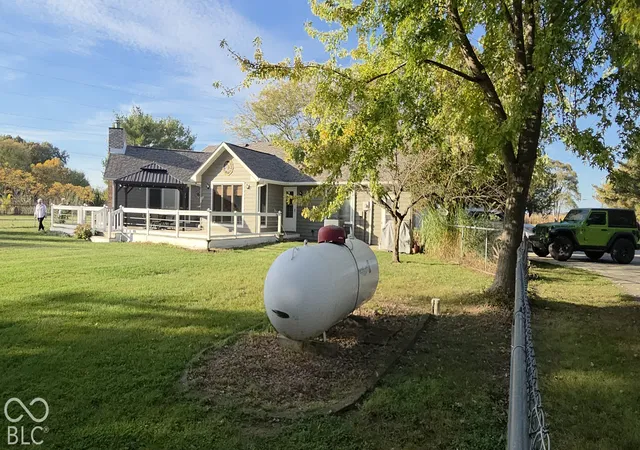 Photo 4 of Single family home for sale at 1207 W 500 South, Anderson, IN 46013 | MLS# 22133490 | Listing updated on 2026-10-27