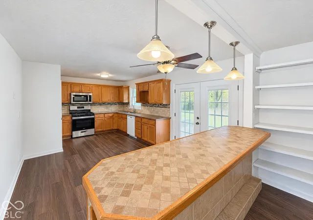 Photo 3 of Single family home for sale at 135 Southlane Dr, Whiteland, IN 46184 | MLS# 22133498 | Listing updated on 2026-10-26