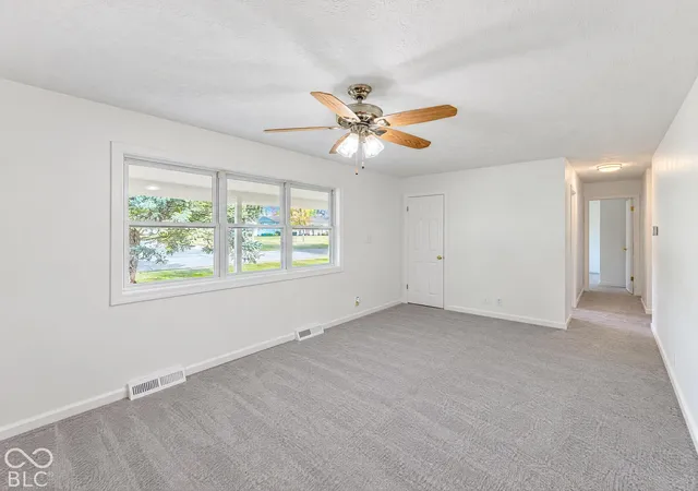 Photo 4 of Single family home for sale at 135 Southlane Dr, Whiteland, IN 46184 | MLS# 22133498 | Listing updated on 2026-10-26