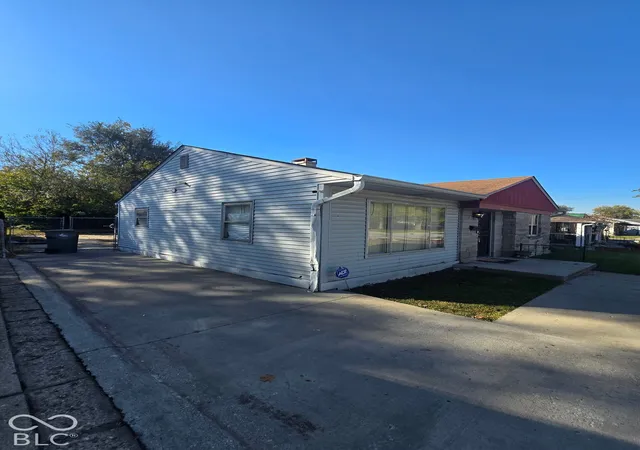 Photo 3 of Single family home for sale at 561 Drake St, Indianapolis, IN 46202 | MLS# 22133502 | Listing updated on 2026-10-29
