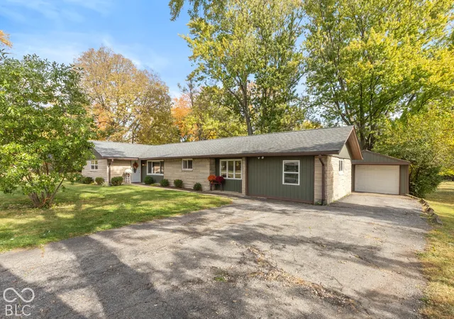 Photo 1 of Single family home for sale at 1947 Argyle Dr, Avon, IN 46123 | MLS# 22133504 | Listing updated on 2026-10-28
