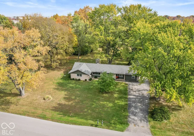 Photo 2 of Single family home for sale at 1947 Argyle Dr, Avon, IN 46123 | MLS# 22133504 | Listing updated on 2026-10-28