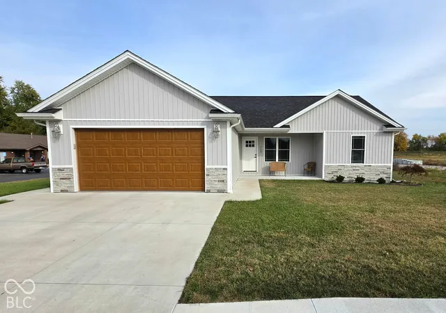 Photo 2 of Single family home for sale at 729 Marley Ln, Seymour, IN 47274 | MLS# 22133510 | Listing updated on 2026-10-27