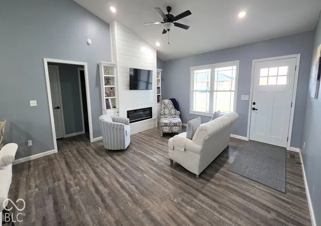 Photo 3 of Single family home for sale at 729 Marley Ln, Seymour, IN 47274 | MLS# 22133510 | Listing updated on 2026-10-27