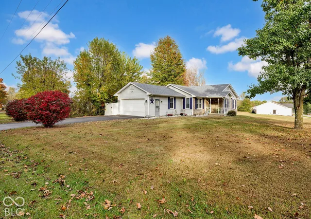 Photo 3 of Single family home for sale at 2881 White Hall Dr, North Vernon, IN 47265 | MLS# 22133524 | Listing updated on 2026-10-27