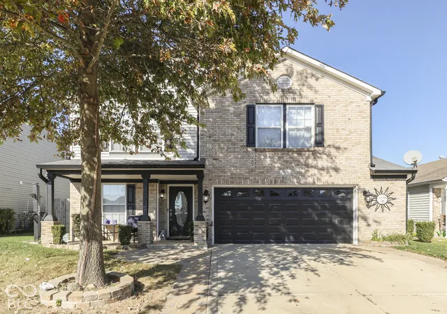 Single family home for sale at 960 Bentgrass Dr, Greenwood, IN 46143 | MLS# 22133525