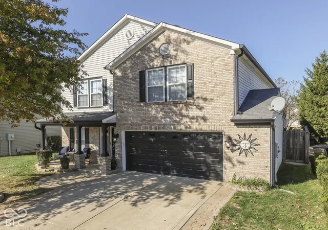 Photo 1 of Single family home for sale at 960 Bentgrass Dr, Greenwood, IN 46143 | MLS# 22133525 | Listing updated on 2026-10-29