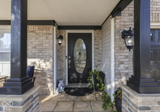 Photo 2 of Single family home for sale at 960 Bentgrass Dr, Greenwood, IN 46143 | MLS# 22133525 | Listing updated on 2026-10-29