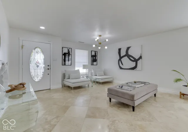 Photo 4 of Single family home for sale at 960 Bentgrass Dr, Greenwood, IN 46143 | MLS# 22133525 | Listing updated on 2026-10-29