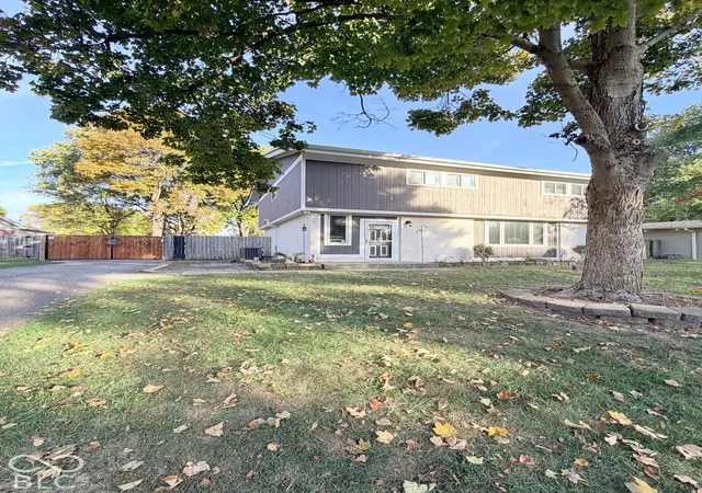 Photo 3 of Single family home for sale at 4839 Alameda Rd, Indianapolis, IN 46228 | MLS# 22133529 | Listing updated on 2026-10-27