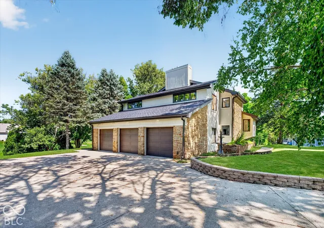 Photo 2 of Single family home for sale at 310 Pickwick Ct, Noblesville, IN 46062 | MLS# 22133535 | Listing updated on 2026-10-30