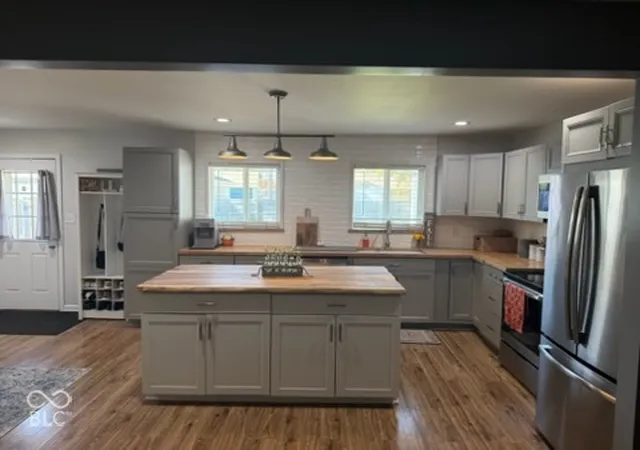 Photo 3 of Single family home for sale at 510 S Saratoga Dr, Brownsburg, IN 46112 | MLS# 22133540 | Listing updated on 2026-10-27