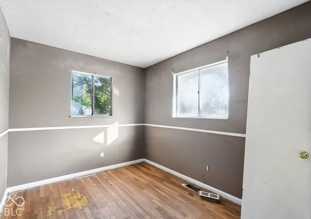 Photo 4 of Single family home for sale at 5806 Oliver Ave, Indianapolis, IN 46241 | MLS# 22133541 | Listing updated on 2026-10-29