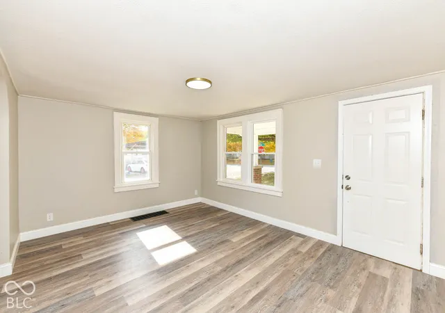 Photo 2 of Single family home for sale at 1924 Euclid Dr, Anderson, IN 46011 | MLS# 22133544 | Listing updated on 2026-10-27