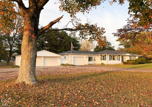 Photo 2 of Single family home for sale at 304 Deaver, Columbus, IN 47201 | MLS# 22133558 | Listing updated on 2026-10-27