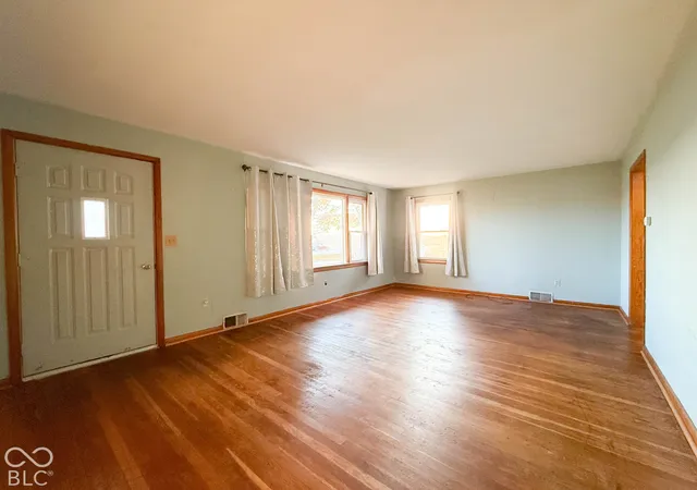 Photo 4 of Single family home for sale at 304 Deaver, Columbus, IN 47201 | MLS# 22133558 | Listing updated on 2026-10-27