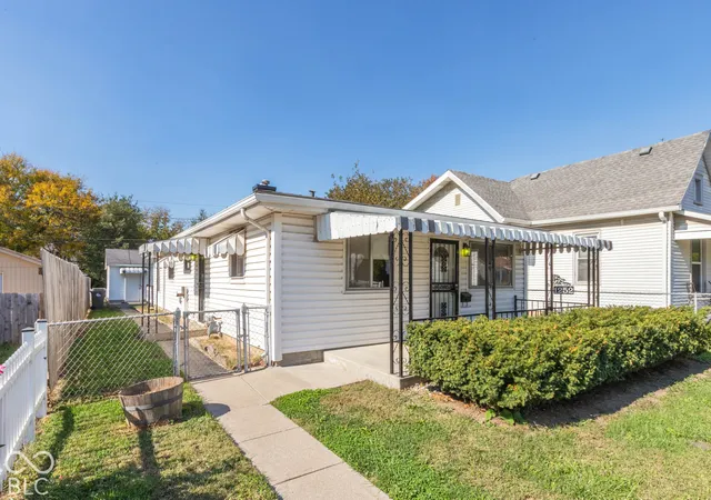 Photo 1 of Single family home for sale at 1252 Kappes St, Indianapolis, IN 46221 | MLS# 22133562 | Listing updated on 2026-10-31