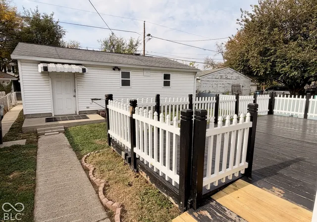 Photo 4 of Single family home for sale at 1252 Kappes St, Indianapolis, IN 46221 | MLS# 22133562 | Listing updated on 2026-10-31