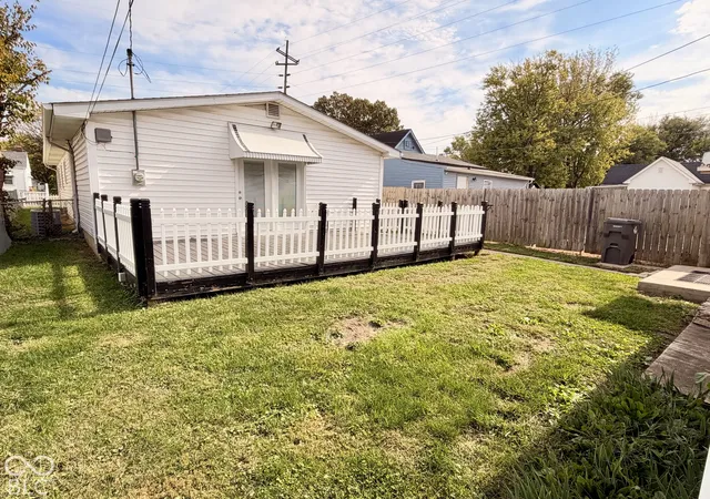 Photo 3 of Single family home for sale at 1252 Kappes St, Indianapolis, IN 46221 | MLS# 22133562 | Listing updated on 2026-10-31