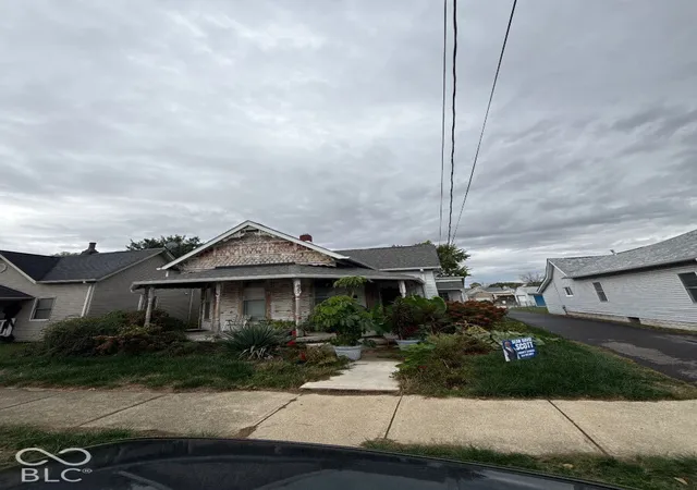 Photo 1 of Single family home for sale at 827 Meridian St, Shelbyville, IN 46176 | MLS# 22133572 | Listing updated on 2026-10-27