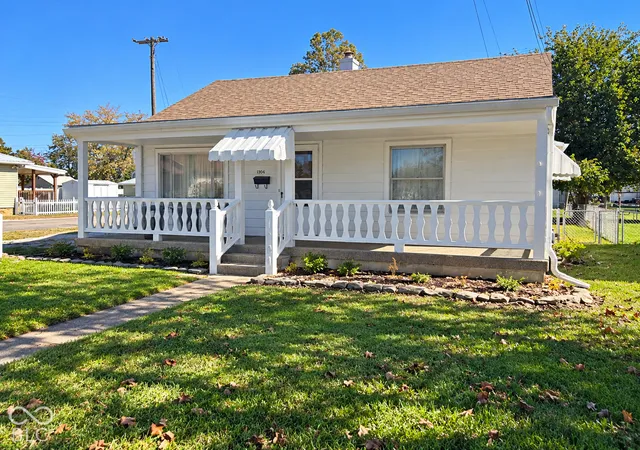 Single family home for sale at 1304 Meridian St, Shelbyville, IN 46176 | MLS# 22133598