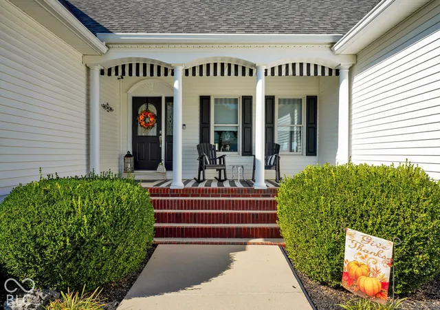 Photo 4 of Single family home for sale at 303 Glenview, Bedford, IN 47421 | MLS# 22133602 | Listing updated on 2026-10-27