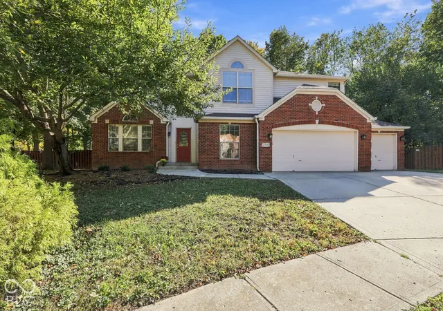 Photo 3 of Single family home for sale at 1205 Elm Grv Way, Greenwood, IN 46143 | MLS# 22133616 | Listing updated on 2026-10-27