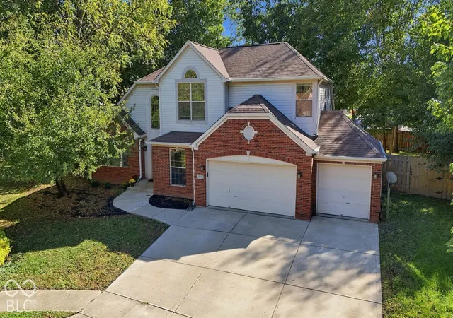 Photo 4 of Single family home for sale at 1205 Elm Grv Way, Greenwood, IN 46143 | MLS# 22133616 | Listing updated on 2026-10-27