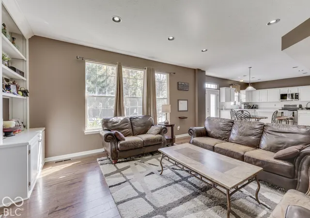 Photo 4 of Single family home for sale at 7221 Sycamore Run Dr, Indianapolis, IN 46237 | MLS# 22133619 | Listing updated on 2026-10-29
