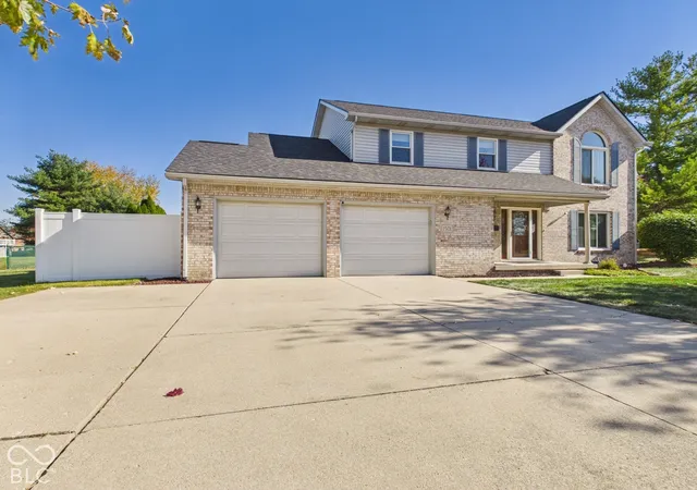 Photo 3 of Single family home for sale at 1501 N Fairview Ave, Alexandria, IN 46001 | MLS# 22133624 | Listing updated on 2026-10-30