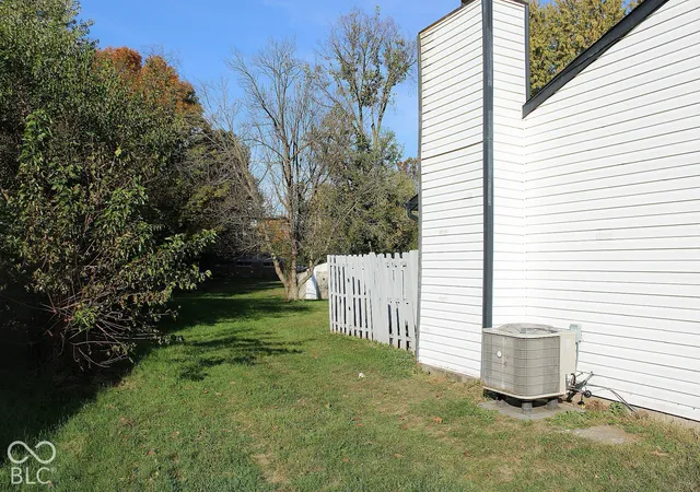 Photo 2 of Single family home for sale at 5008 Shadow Pointe Dr, Indianapolis, IN 46254 | MLS# 22133627 | Listing updated on 2026-10-28