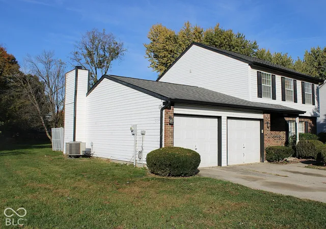 Photo 3 of Single family home for sale at 5008 Shadow Pointe Dr, Indianapolis, IN 46254 | MLS# 22133627 | Listing updated on 2026-10-28