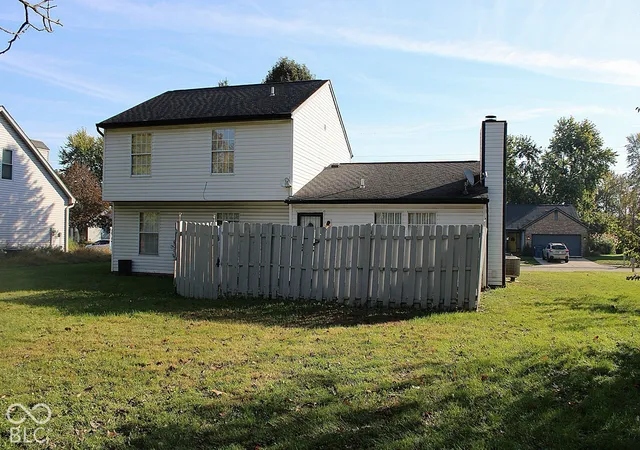 Photo 3 of Single family home for sale at 5008 Shadow Pointe Dr, Indianapolis, IN 46254 | MLS# 22133627 | Listing updated on 2026-10-28
