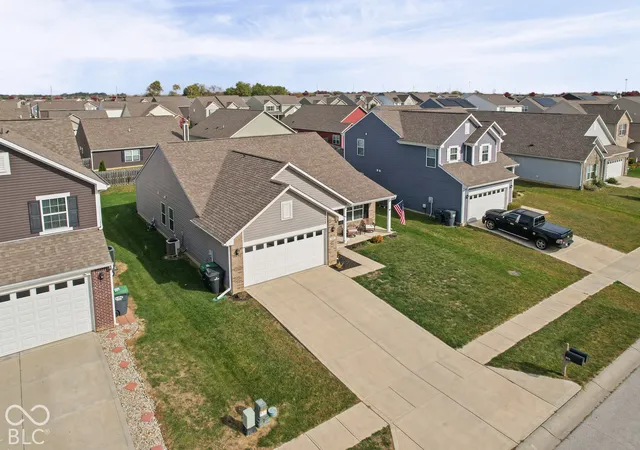 Single family home for sale at 808 Coralberry Ln, Greenwood, IN 46143 | MLS# 22133732