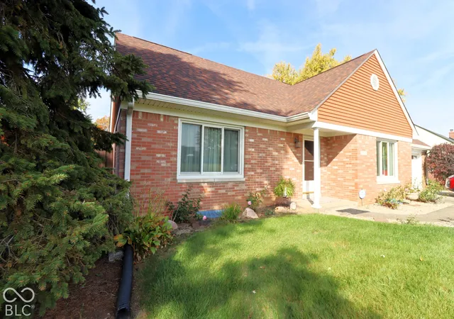 Photo 3 of Single family home for sale at 2220 Woodcrest Rd, Indianapolis, IN 46227 | MLS# 22133740 | Listing updated on 2026-10-28