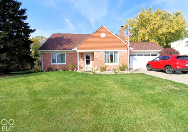 Photo 4 of Single family home for sale at 2220 Woodcrest Rd, Indianapolis, IN 46227 | MLS# 22133740 | Listing updated on 2026-10-28
