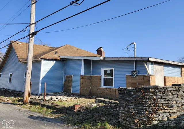 Photo 3 of Single family home for sale at 321 S Madison, Anderson, IN 46016 | MLS# 22133784 | Listing updated on 2026-10-28