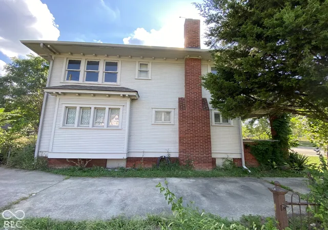 Photo 3 of Sale Pending at 1425 Fairfield Ave, Indianapolis, IN 46205 | MLS# 22133795 | Listing updated on 2026-10-30