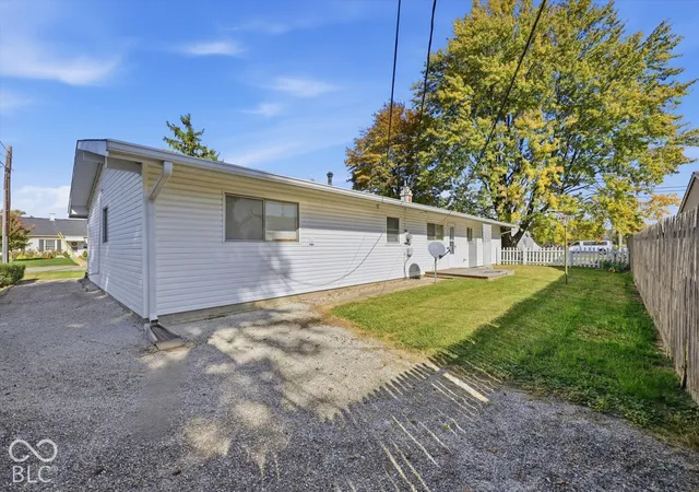 Photo 4 of Single family home for sale at 905 Hemlock St, Shelbyville, IN 46176 | MLS# 22133809 | Listing updated on 2026-10-29