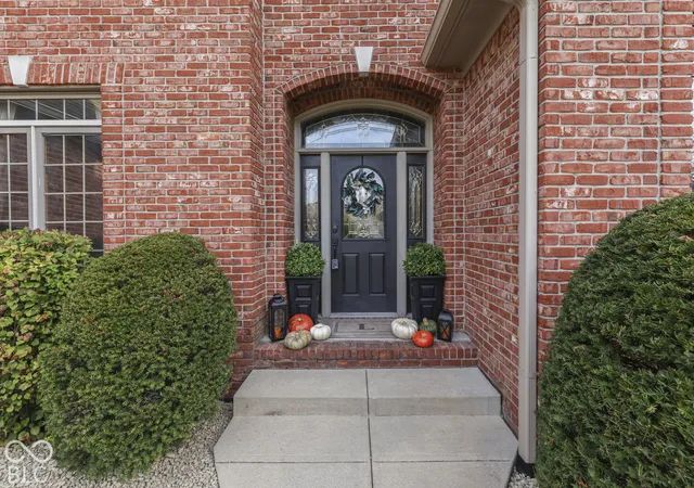 Photo 3 of Single family home for sale at 2381 Arden Pl, Greenwood, IN 46143 | MLS# 22133817 | Listing updated on 2026-10-30