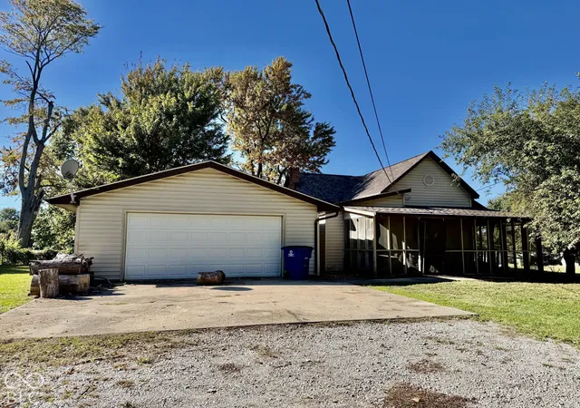 Photo 1 of Single family home for sale at 904 S Franklin St, Brazil, IN 47834 | MLS# 22133824 | Listing updated on 2026-10-28