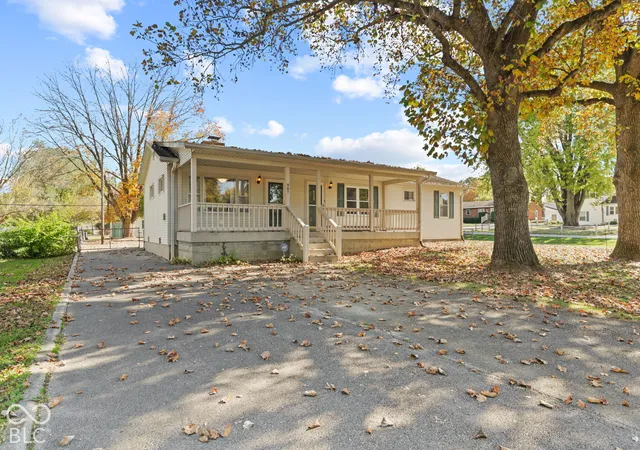 Photo 2 of Single family home for sale at 887 Vernon Dr, Greenwood, IN 46143 | MLS# 22133825 | Listing updated on 2026-10-30