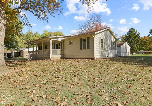 Photo 3 of Single family home for sale at 887 Vernon Dr, Greenwood, IN 46143 | MLS# 22133825 | Listing updated on 2026-10-30