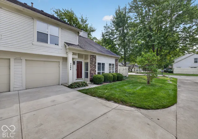 Photo 4 of Condo for sale at 7504 Castleton Farms N Dr, Indianapolis, IN 46256 | MLS# 22133863 | Listing updated on 2026-10-30