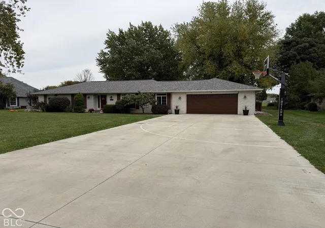 Photo 1 of Single family home for sale at 25 S Fairway, Alexandria, IN 46001 | MLS# 22133865 | Listing updated on 2026-10-30