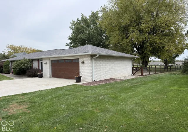 Photo 2 of Single family home for sale at 25 S Fairway, Alexandria, IN 46001 | MLS# 22133865 | Listing updated on 2026-10-30