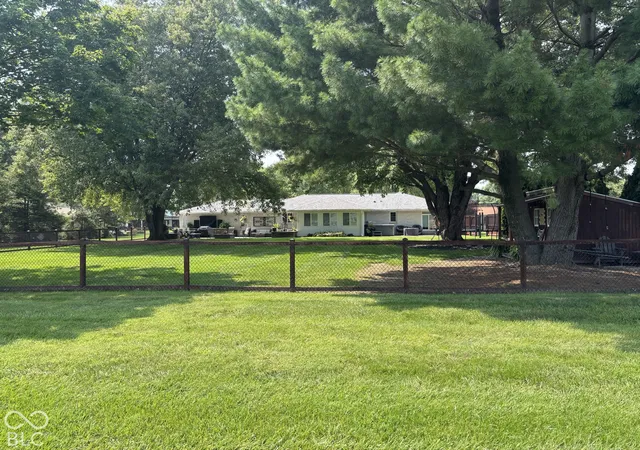 Photo 3 of Single family home for sale at 25 S Fairway, Alexandria, IN 46001 | MLS# 22133865 | Listing updated on 2026-10-30