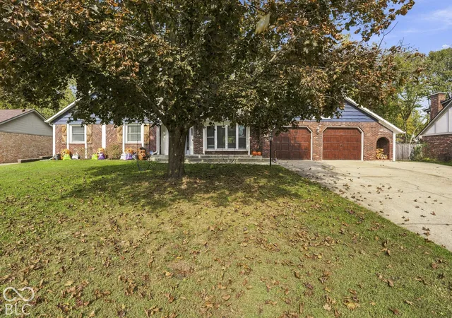 Photo 4 of Single family home for sale at 1840 Sandhill Rd, Indianapolis, IN 46217 | MLS# 22133878 | Listing updated on 2026-10-29