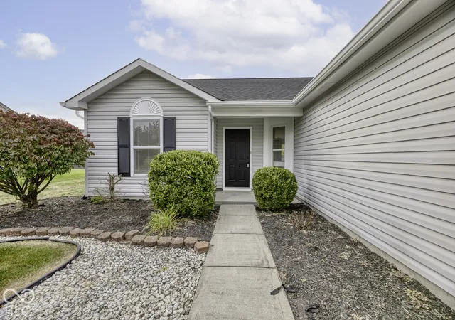 Photo 1 of Single family home for sale at 19497 Pathway Pointe, Noblesville, IN 46062 | MLS# 22133904 | Listing updated on 2026-10-28